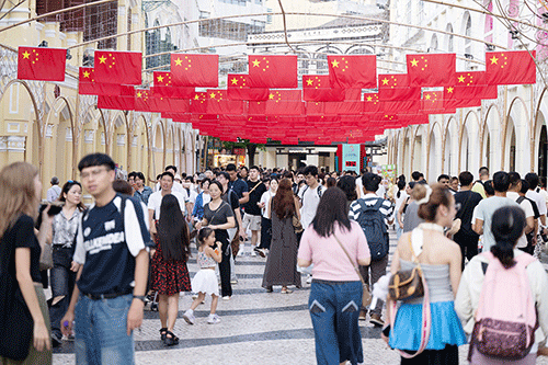 國慶中秋黃金週 七日客量破百萬