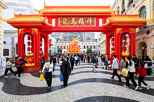 駿馬奮蹄譜新篇